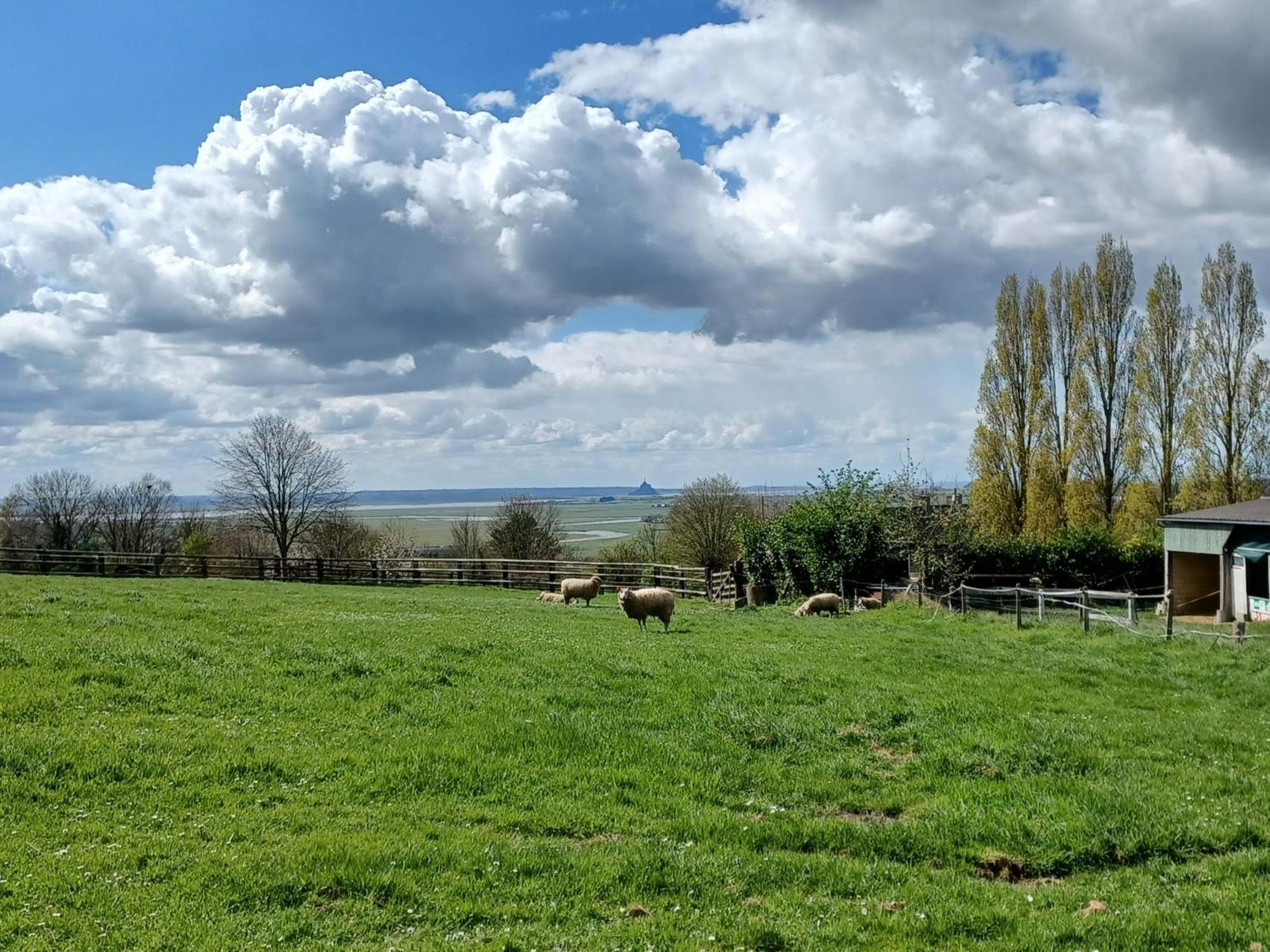 Joli Appartement Avec Vue Sur La Baie Avranches Exteriér fotografie